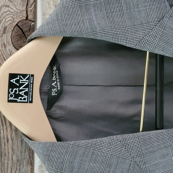 Jos. A. Bank jacket...gray...in very good condition! Size R 42 - Picture 2 of 9